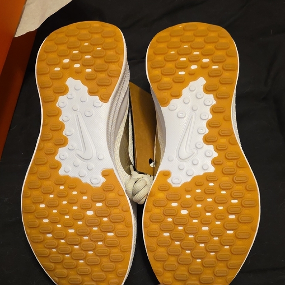 Nike Light Cream Running Sneakers with Metallic Swoosh - Picture 3 of 3